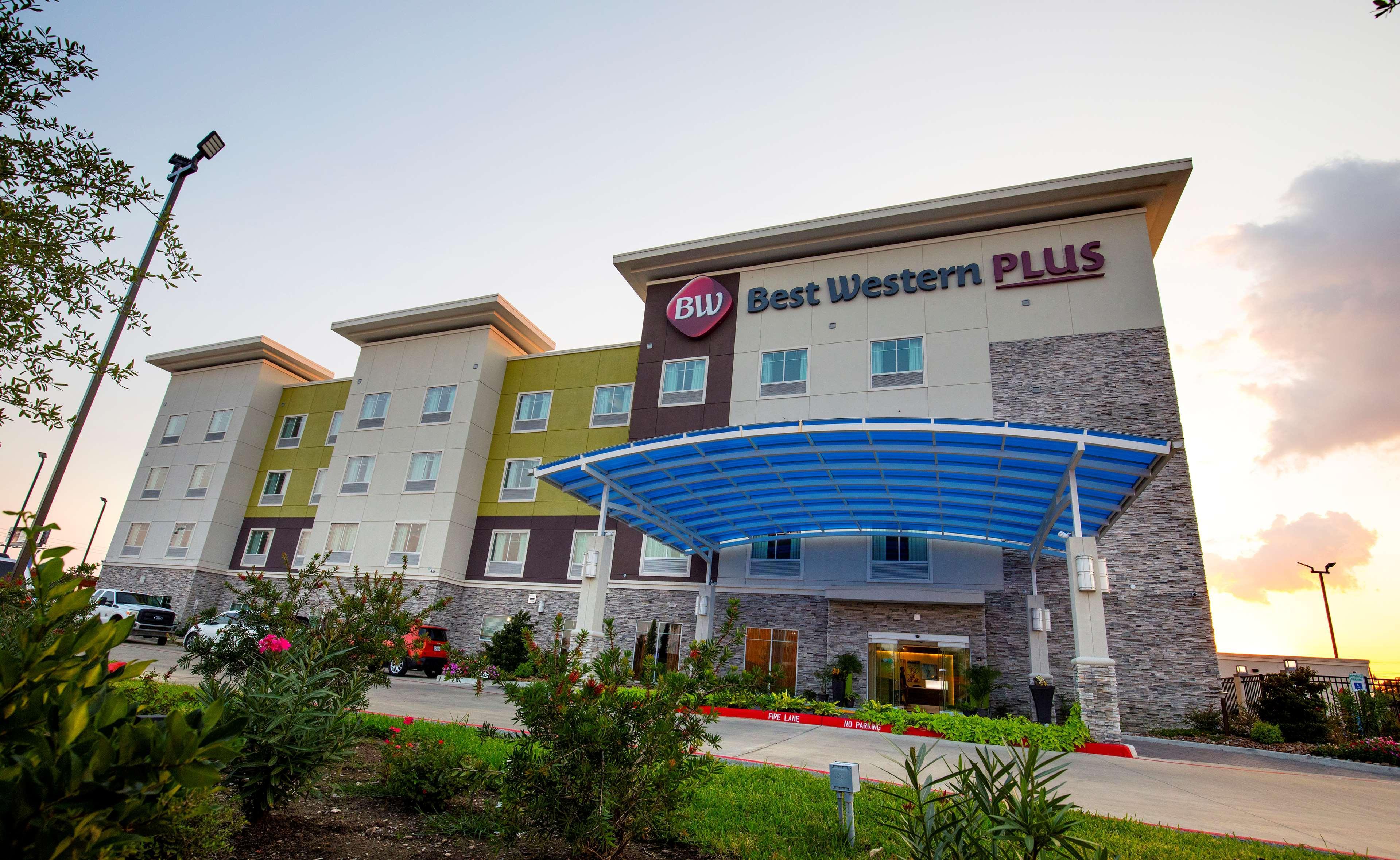 Best Western Plus Pasadena Inn & Suites Exterior photo